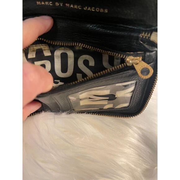Marc Jacobs Black Leather Wallet Zip Around Logo Lining 6" - Picture 8 of 11